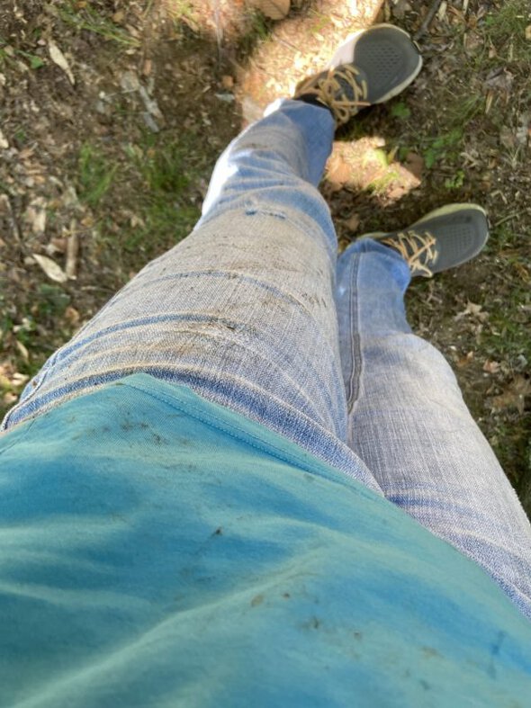 Kristen in dirty jeans.